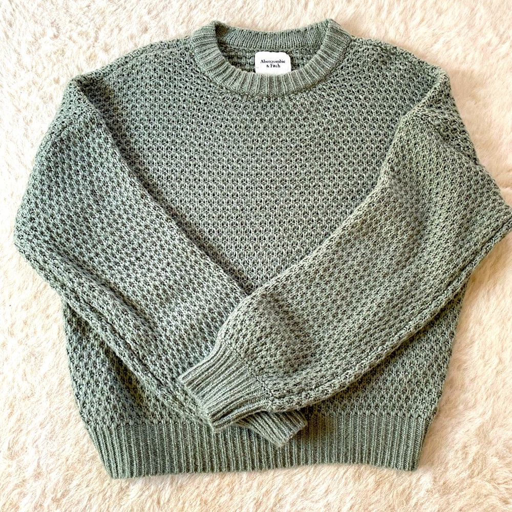 A&F ballon sleeve sweater/medium